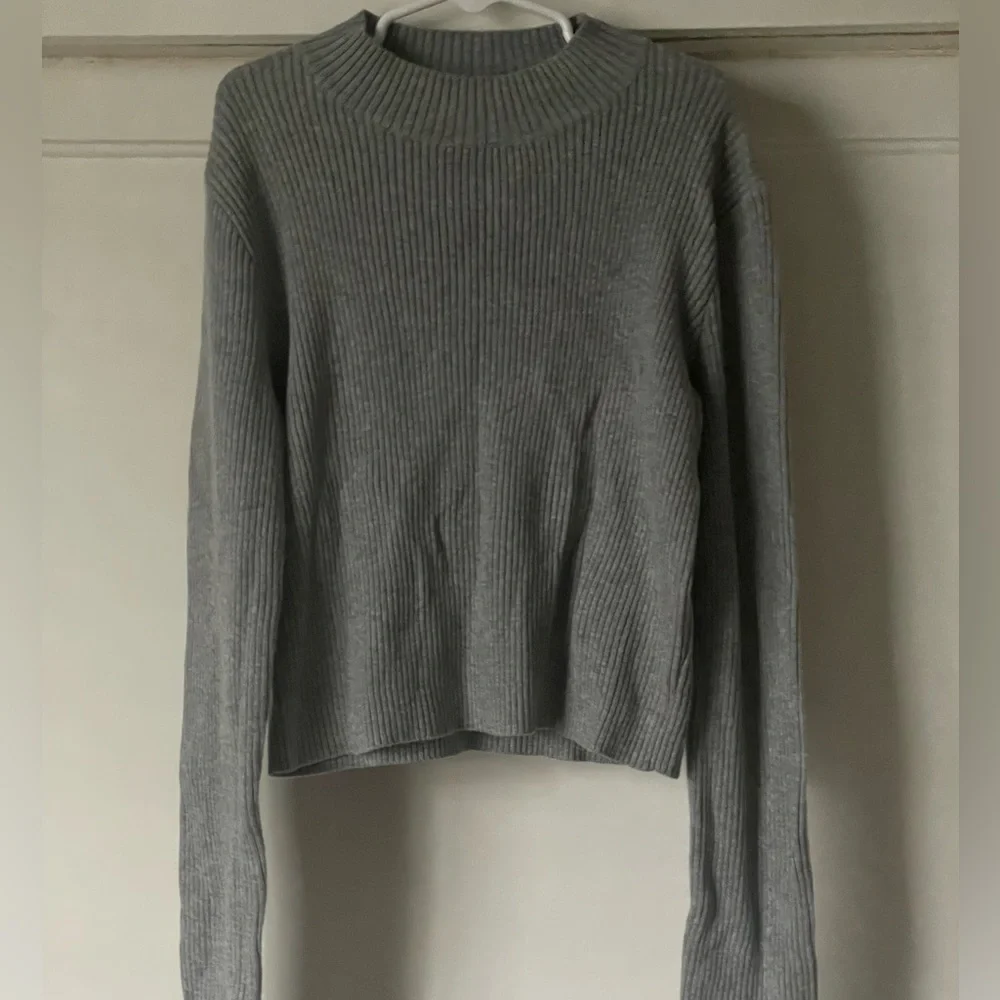 Creation from Brandy Melville. Long sleeve gray crew neck top. Great to layer. - Picture 1 of 3